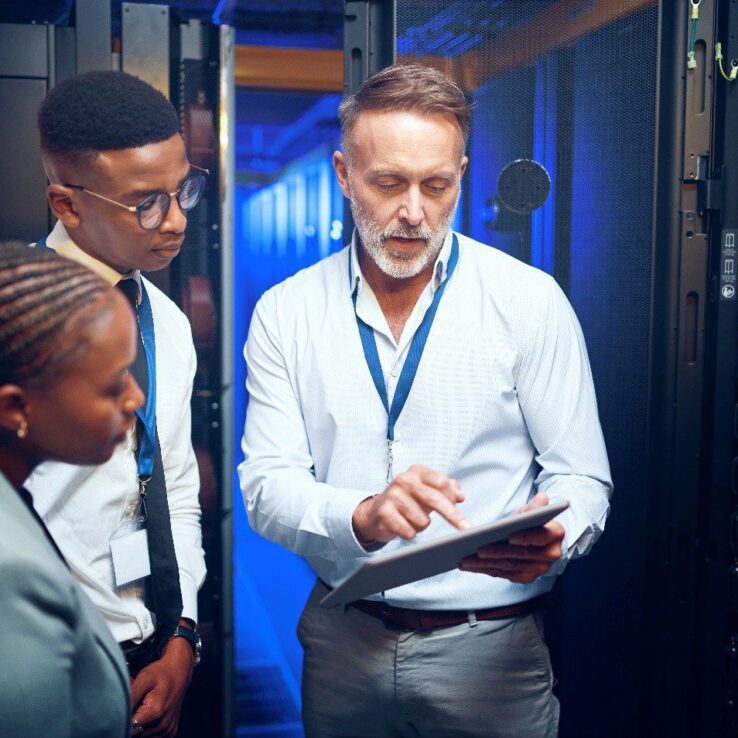 1st Feb Blog – the value of on-site IT support – feature – orig Image of an on site IT employee at a location showing the customer whats wrong